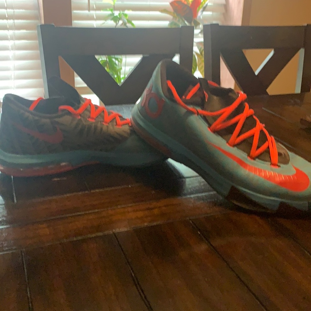 Nike KD 6 athletic shoes